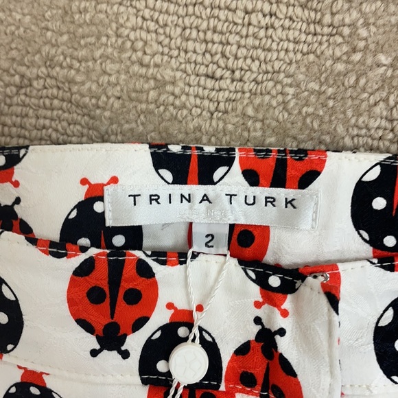 Trina Turk size 2 lady bug pants, slight crop - Picture 4 of 4